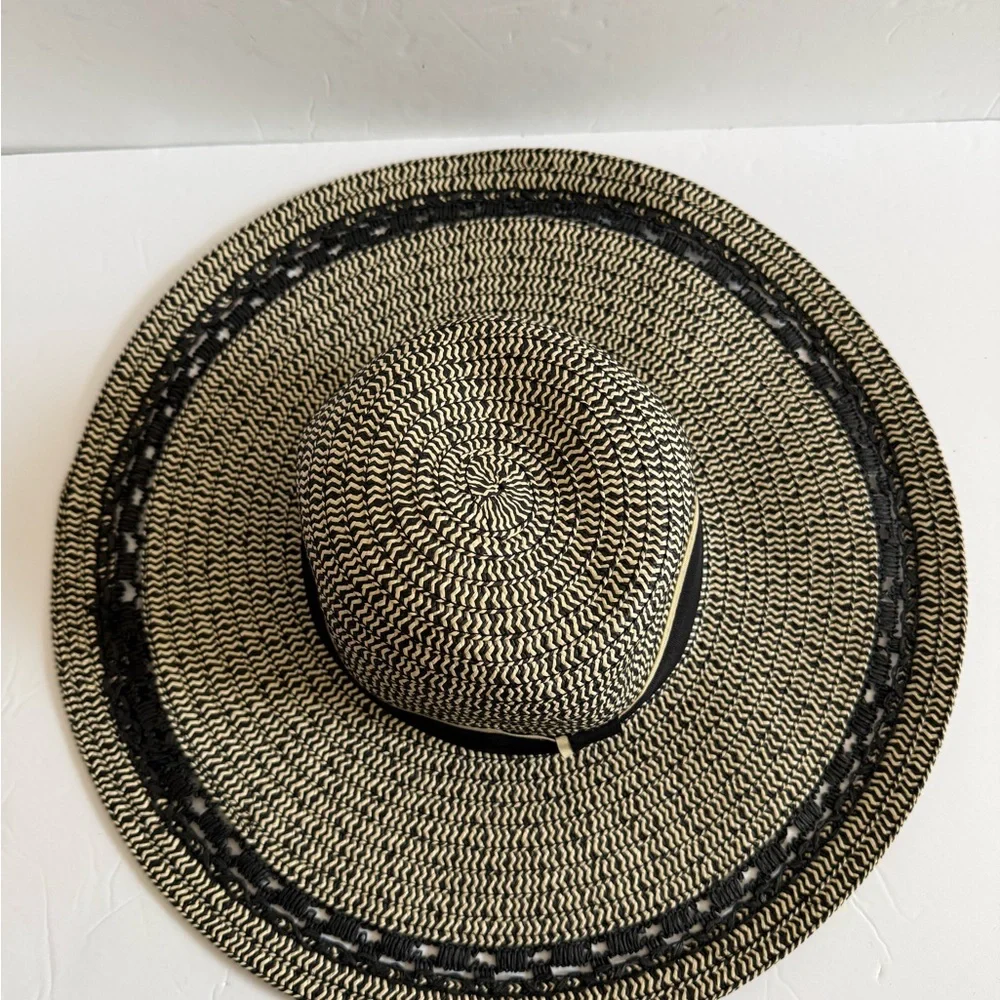 Time and Tru Large Wide Brim Black Natural Braided Straw Sun Hat Floppy Women